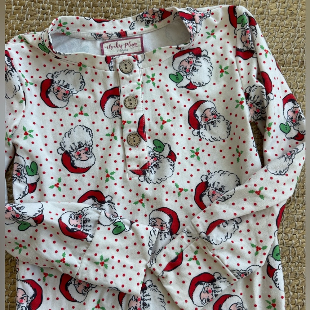 Cheeky Plum Vintage Santa Christmas Pajamas, super soft flannel like size 5 - Picture 5 of 8